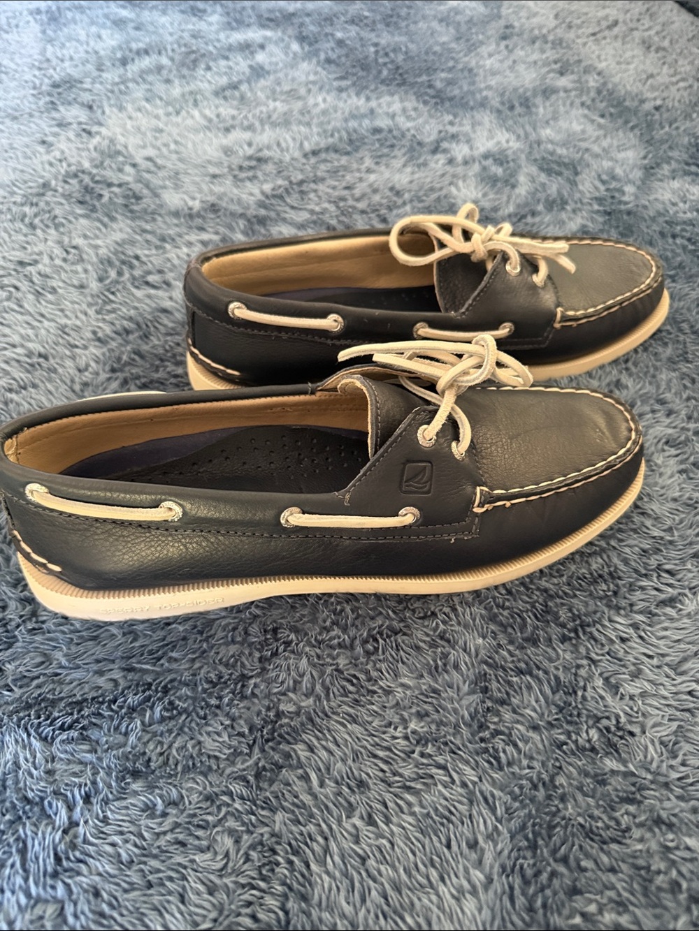 Sperry women’s Navy A/O leather Boat Shoes 10 NIB